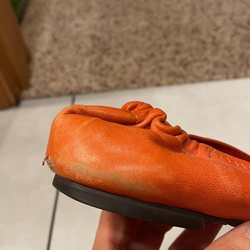TORY Burch woman’s orange Right flat only - Picture 7 of 8